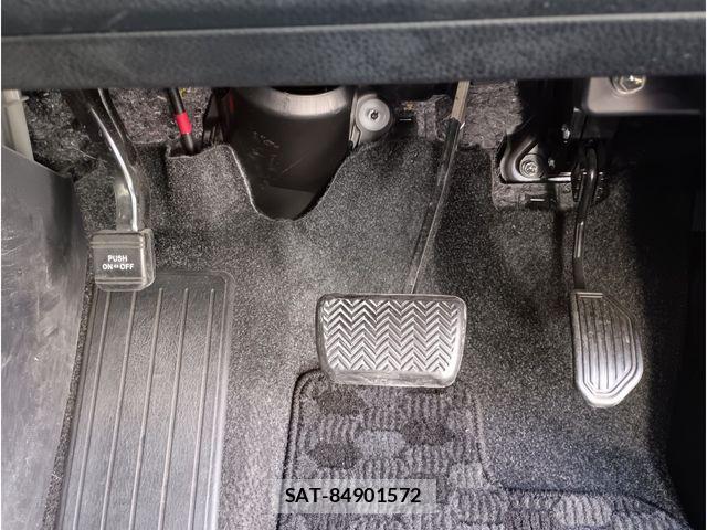 Toyota VOXY HYBRID 2014-06 8372373-26