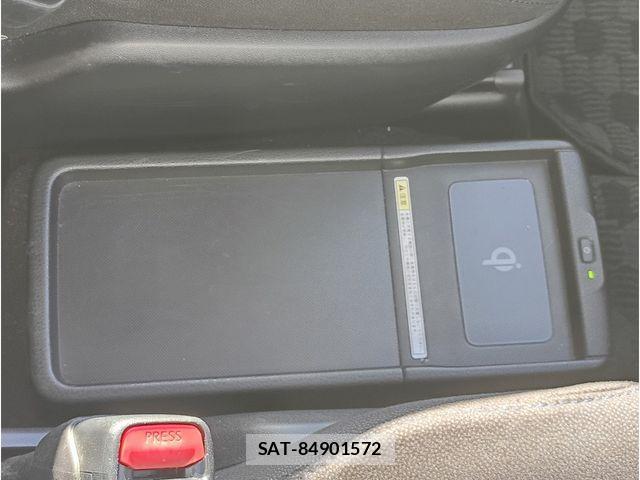 Toyota VOXY HYBRID 2014-06 8372373-6