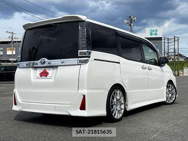 Toyota VOXY HYBRID 2021-02 8372368-2