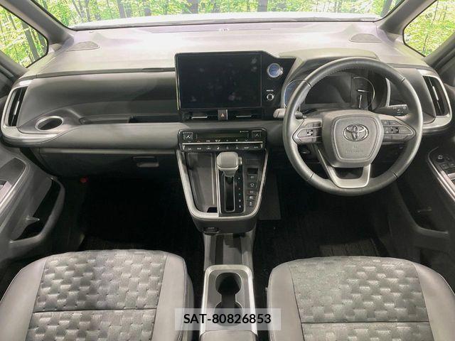 Toyota VOXY HYBRID 2023-02 8372367-1