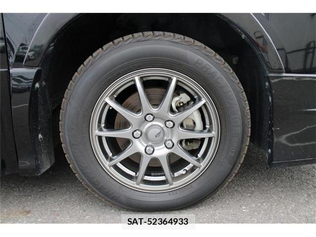 Toyota VOXY HYBRID 2019-06 8372370-23