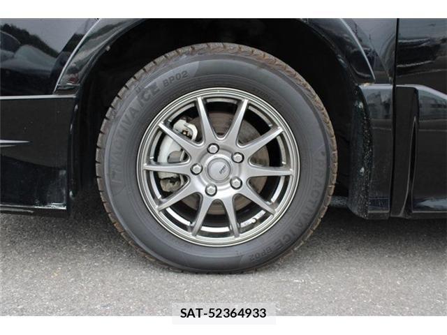 Toyota VOXY HYBRID 2019-06 8372370-26