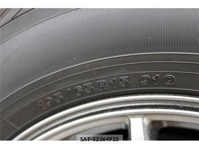 Toyota VOXY HYBRID 2019-06 8372370-29