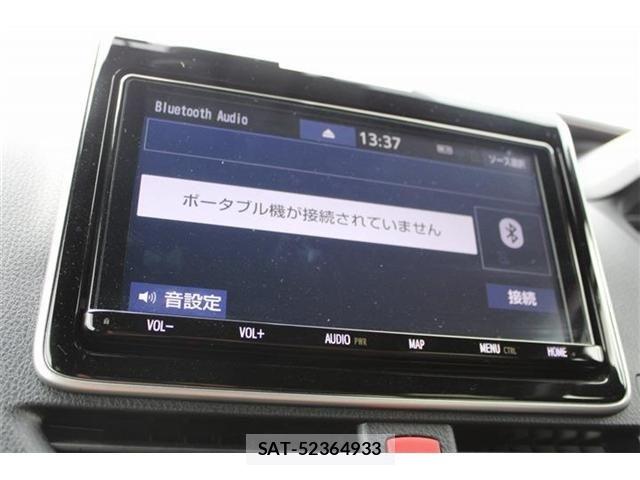 Toyota VOXY HYBRID 2019-06 8372370-3