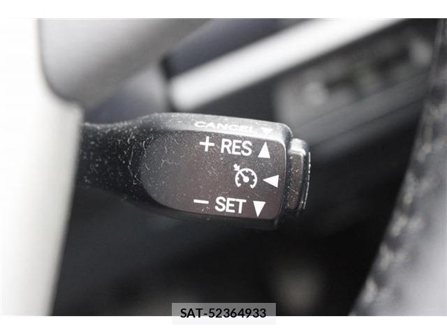 Toyota VOXY HYBRID 2019-06 8372370-4