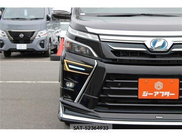 Toyota VOXY HYBRID 2019-06 8372370-7