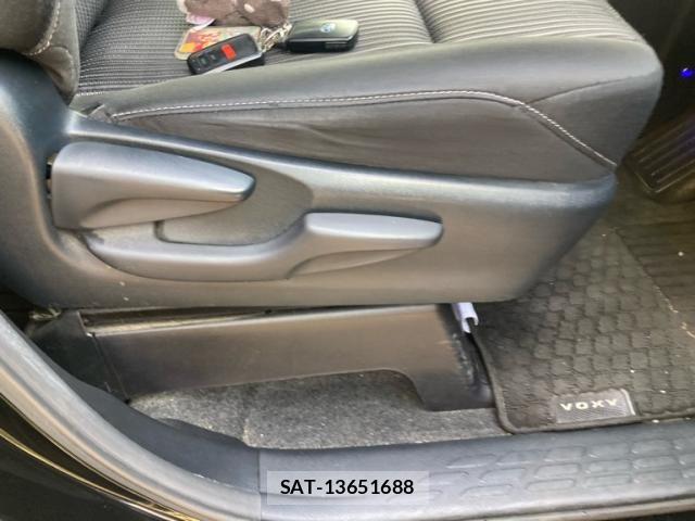 Toyota VOXY HYBRID 2017-09 8372371-13