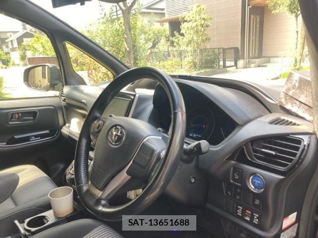 Toyota VOXY HYBRID 2017-09 8372371-14