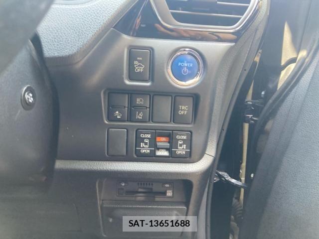 Toyota VOXY HYBRID 2017-09 8372371-16