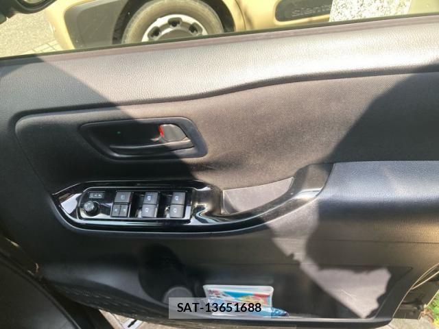 Toyota VOXY HYBRID 2017-09 8372371-17