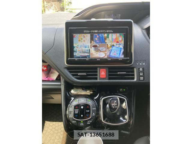Toyota VOXY HYBRID 2017-09 8372371-18