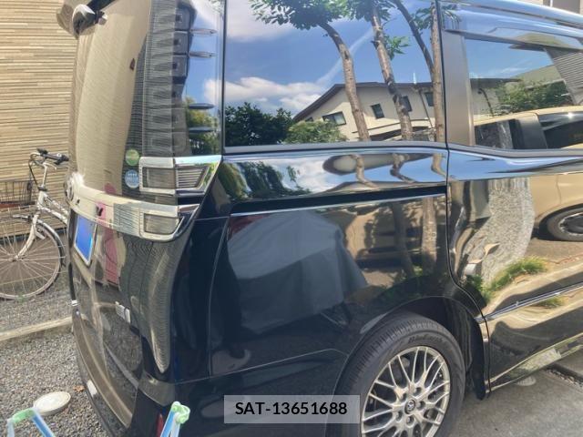 Toyota VOXY HYBRID 2017-09 8372371-3