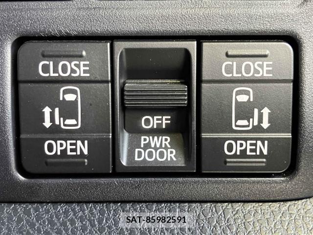 Toyota VOXY HYBRID 2021-08 8372369-11