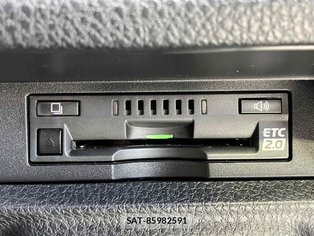 Toyota VOXY HYBRID 2021-08 8372369-12