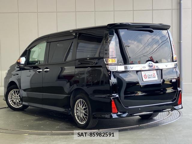 Toyota VOXY HYBRID 2021-08 8372369-1