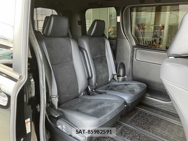 Toyota VOXY HYBRID 2021-08 8372369-19