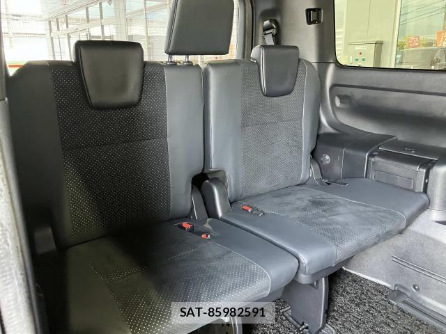 Toyota VOXY HYBRID 2021-08 8372369-20