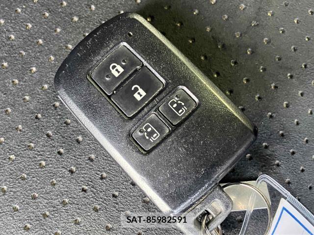 Toyota VOXY HYBRID 2021-08 8372369-24
