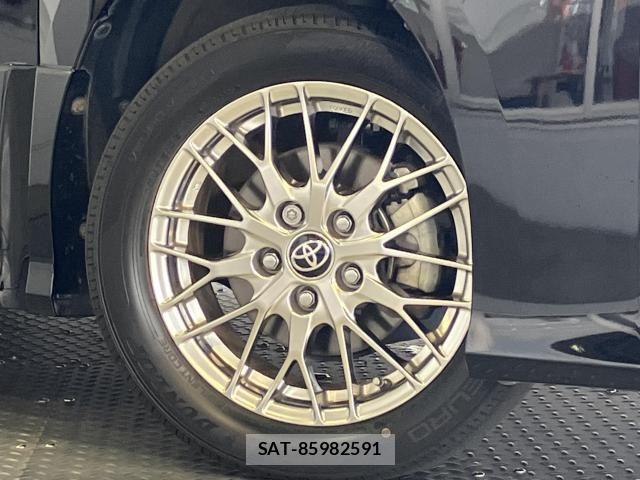 Toyota VOXY HYBRID 2021-08 8372369-3