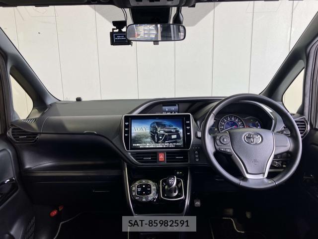 Toyota VOXY HYBRID 2021-08 8372369-5