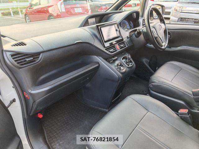Toyota VOXY HYBRID 2014-04 8415817-11