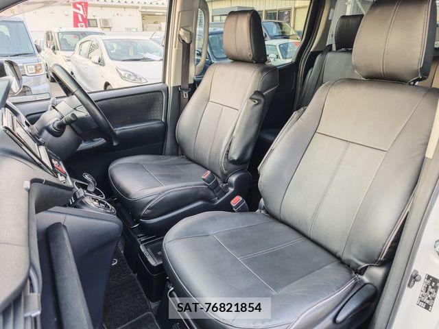 Toyota VOXY HYBRID 2014-04 8415817-12