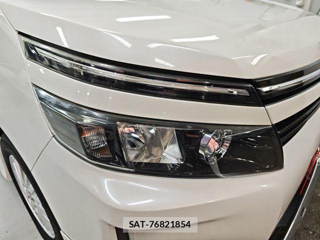 Toyota VOXY HYBRID 2014-04 8415817-19