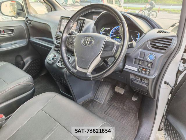 Toyota VOXY HYBRID 2014-04 8415817-2