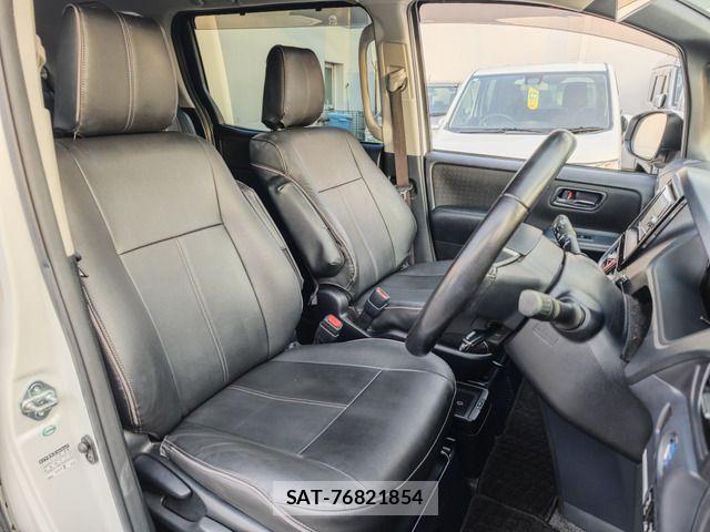 Toyota VOXY HYBRID 2014-04 8415817-3