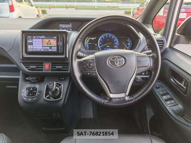Toyota VOXY HYBRID 2014-04 8415817-4