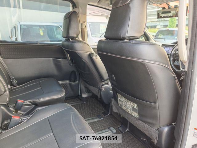 Toyota VOXY HYBRID 2014-04 8415817-7