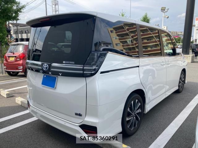 Toyota VOXY HYBRID 2022-09 8415796-10