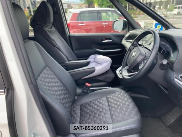 Toyota VOXY HYBRID 2022-09 8415796-11