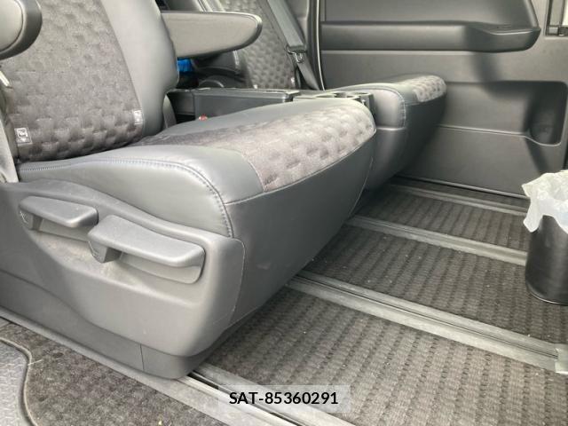 Toyota VOXY HYBRID 2022-09 8415796-13