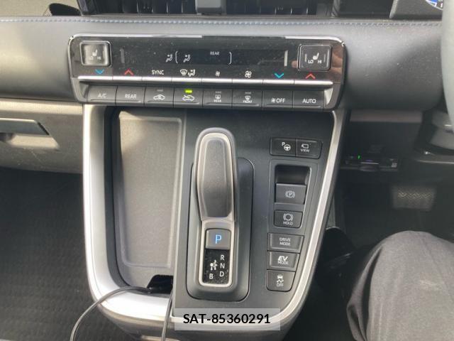 Toyota VOXY HYBRID 2022-09 8415796-22