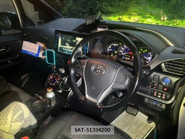 Toyota VOXY HYBRID 2019-07 8415810-13