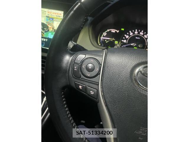 Toyota VOXY HYBRID 2019-07 8415810-15