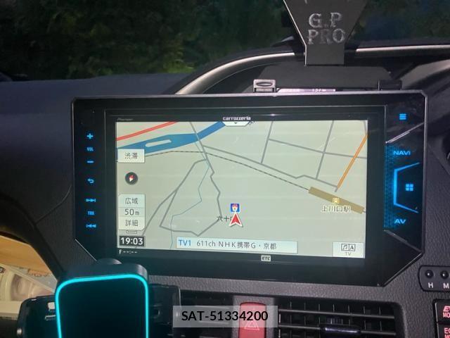 Toyota VOXY HYBRID 2019-07 8415810-18