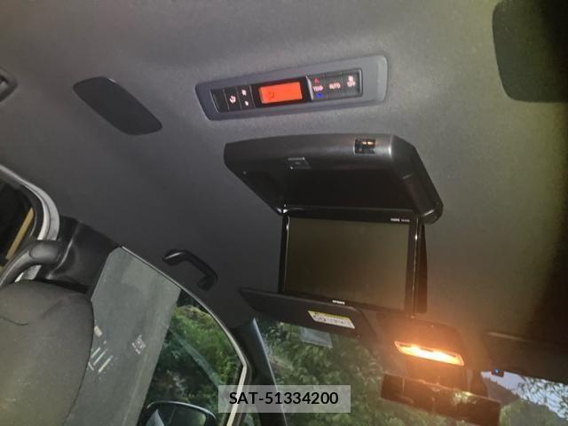 Toyota VOXY HYBRID 2019-07 8415810-21