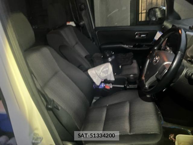 Toyota VOXY HYBRID 2019-07 8415810-22