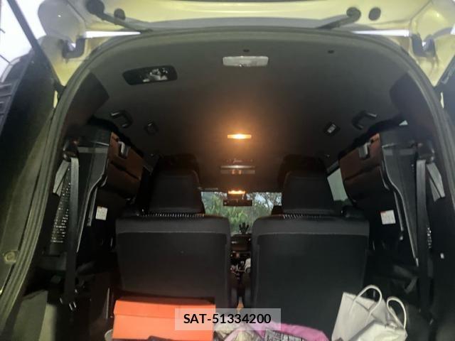 Toyota VOXY HYBRID 2019-07 8415810-7