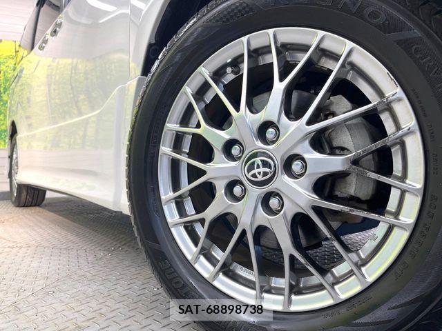 Toyota VOXY HYBRID 2021-08 8415801-12