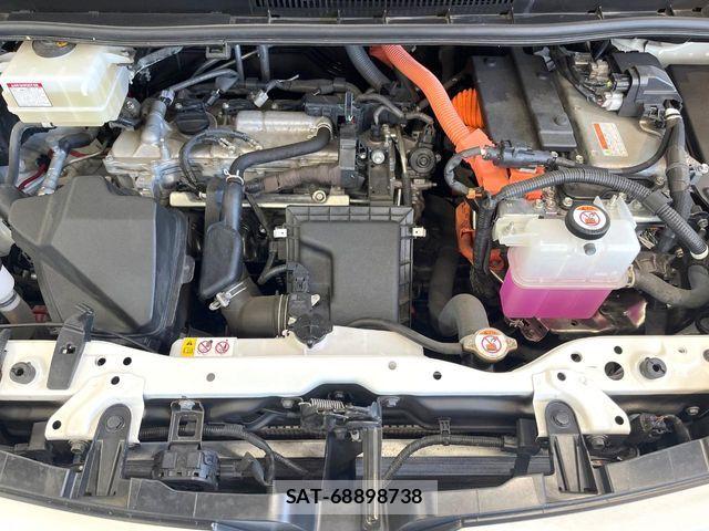 Toyota VOXY HYBRID 2021-08 8415801-18