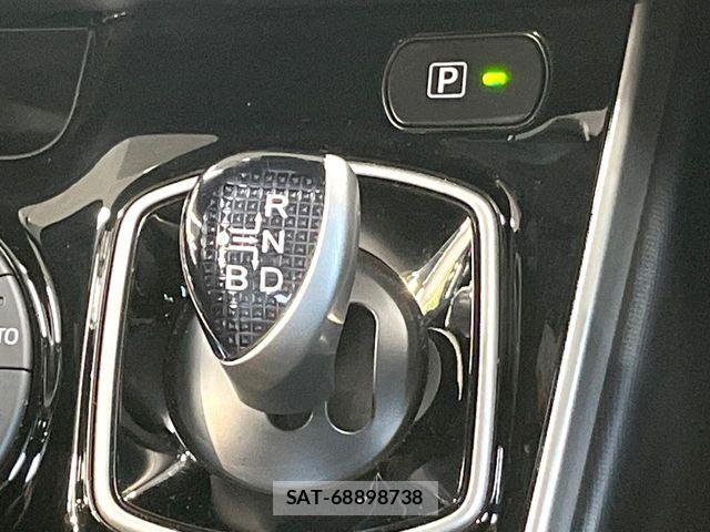 Toyota VOXY HYBRID 2021-08 8415801-19