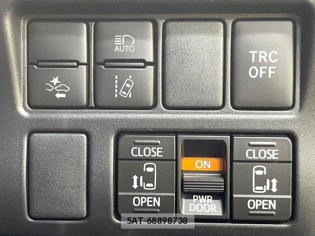 Toyota VOXY HYBRID 2021-08 8415801-3