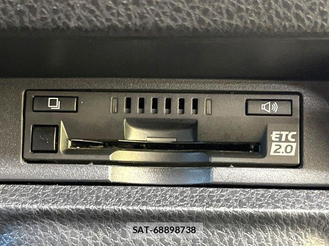Toyota VOXY HYBRID 2021-08 8415801-5