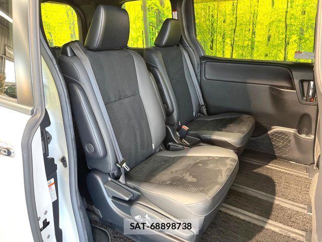 Toyota VOXY HYBRID 2021-08 8415801-7