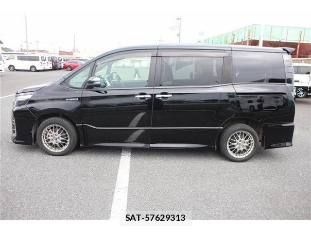 Toyota VOXY HYBRID 2017-04 8415816-9