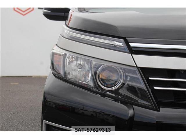Toyota VOXY HYBRID 2017-04 8415816-16