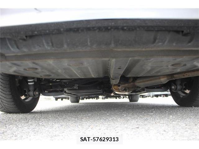 Toyota VOXY HYBRID 2017-04 8415816-18